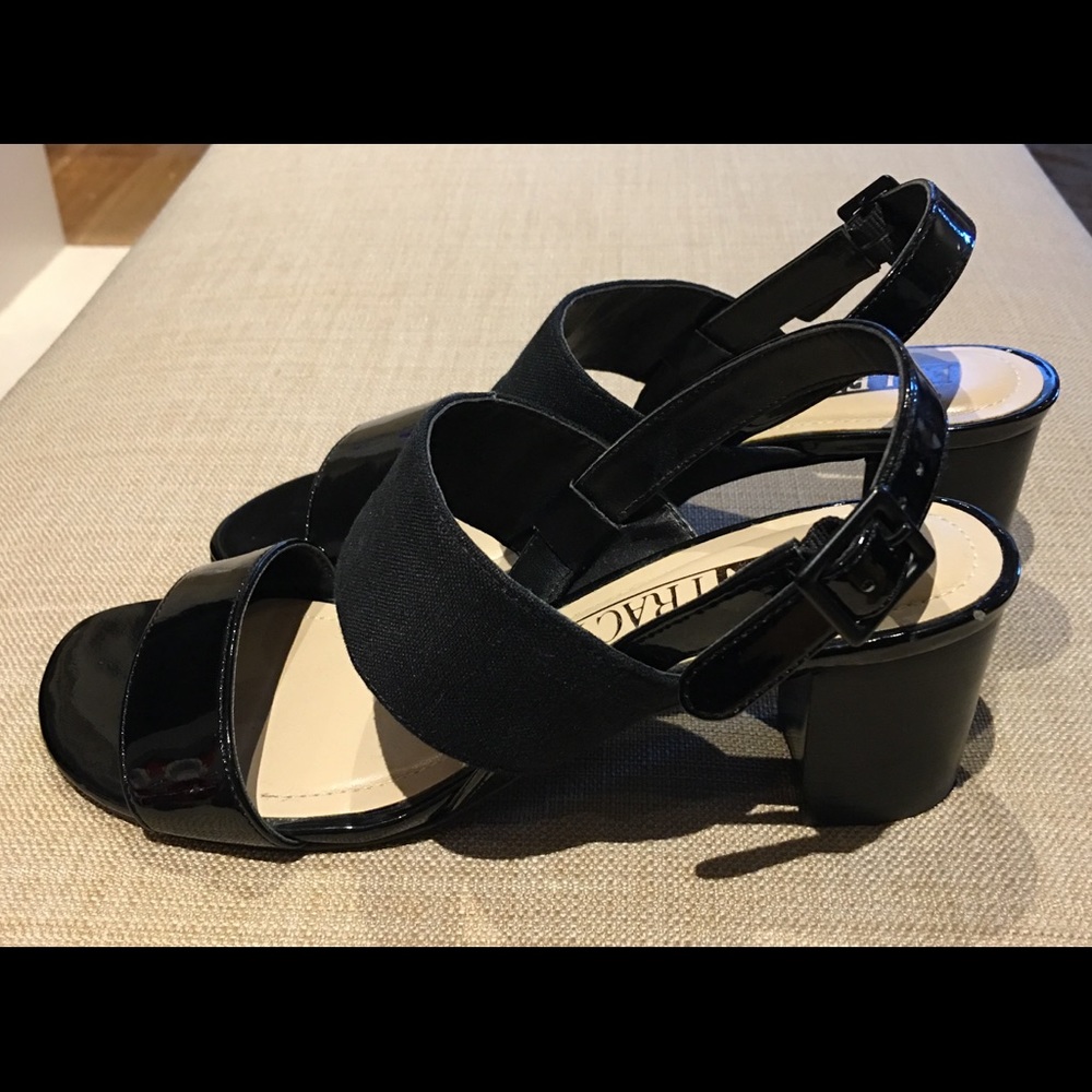 Ellen Tracy Renoir Back Heeled Sandals. 6M - Picture 4 of 7
